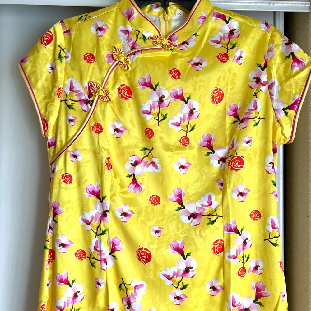 Sexy vibrant yellow Chinese dress - Picture 2 of 9